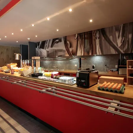 ホテル Ibis カオール